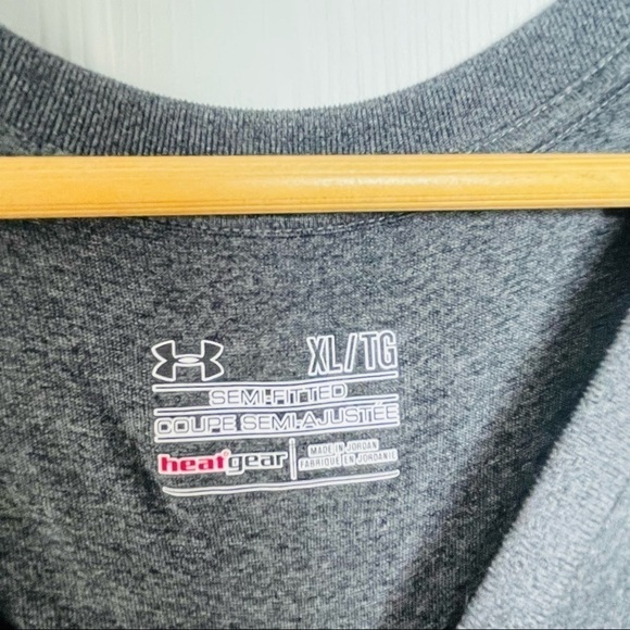 UNDER Armour V-Neck Charcoal Logo Workout T-Shirt - Picture 5 of 12